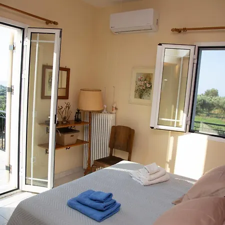 Ionian Aura Tatil Evi Mantzavináta